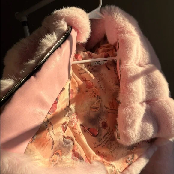 SOLD Women's Pink Faux Fur Ski Jacket - Picture 4 of 5